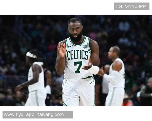 杰伦布朗全能表现助力球队胜利砍下35分5板5助1断展现领袖风范